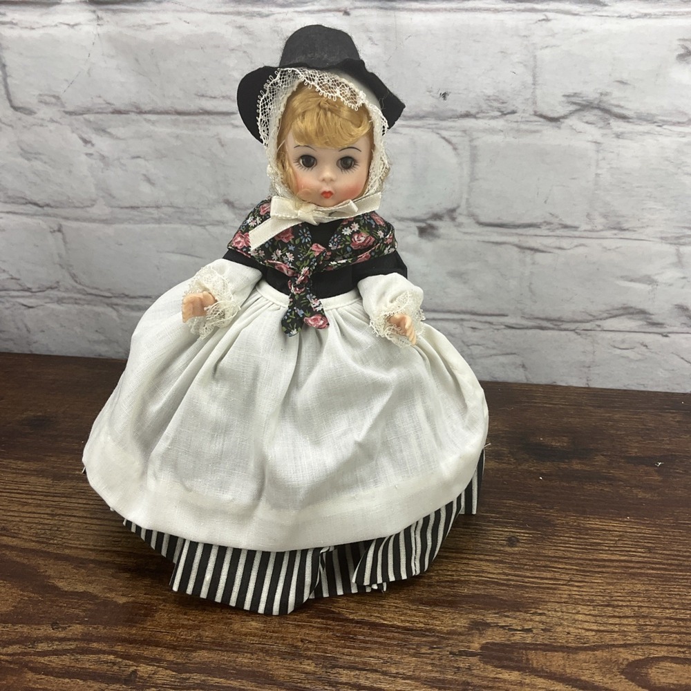Vintage Madame Alexander Miniature Showcase Great Britain‎ 558 Doll